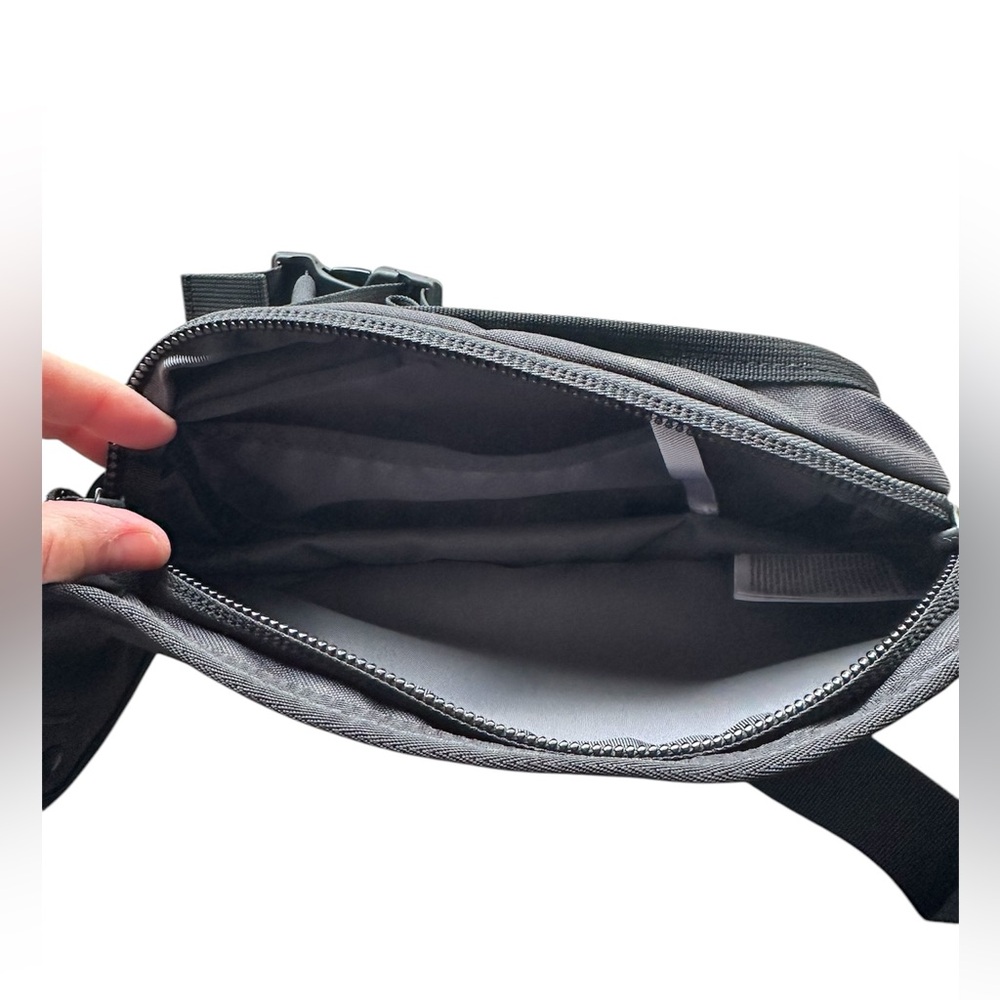 The North Face Waist Pack Like New Used Once - Picture 3 of 6